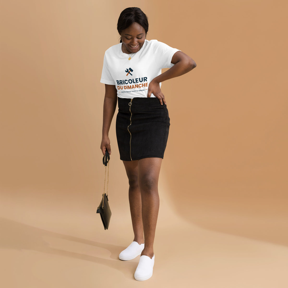 T-shirt Bricoleur du dimanche personnalisé avec prénom porté – blanc