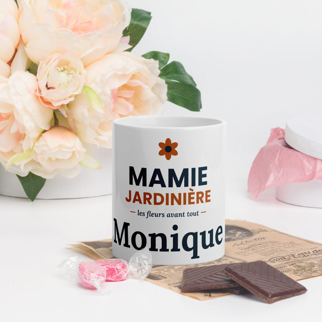 Mug céramique Mamie Jardinière les fleurs avant tout avec prénom