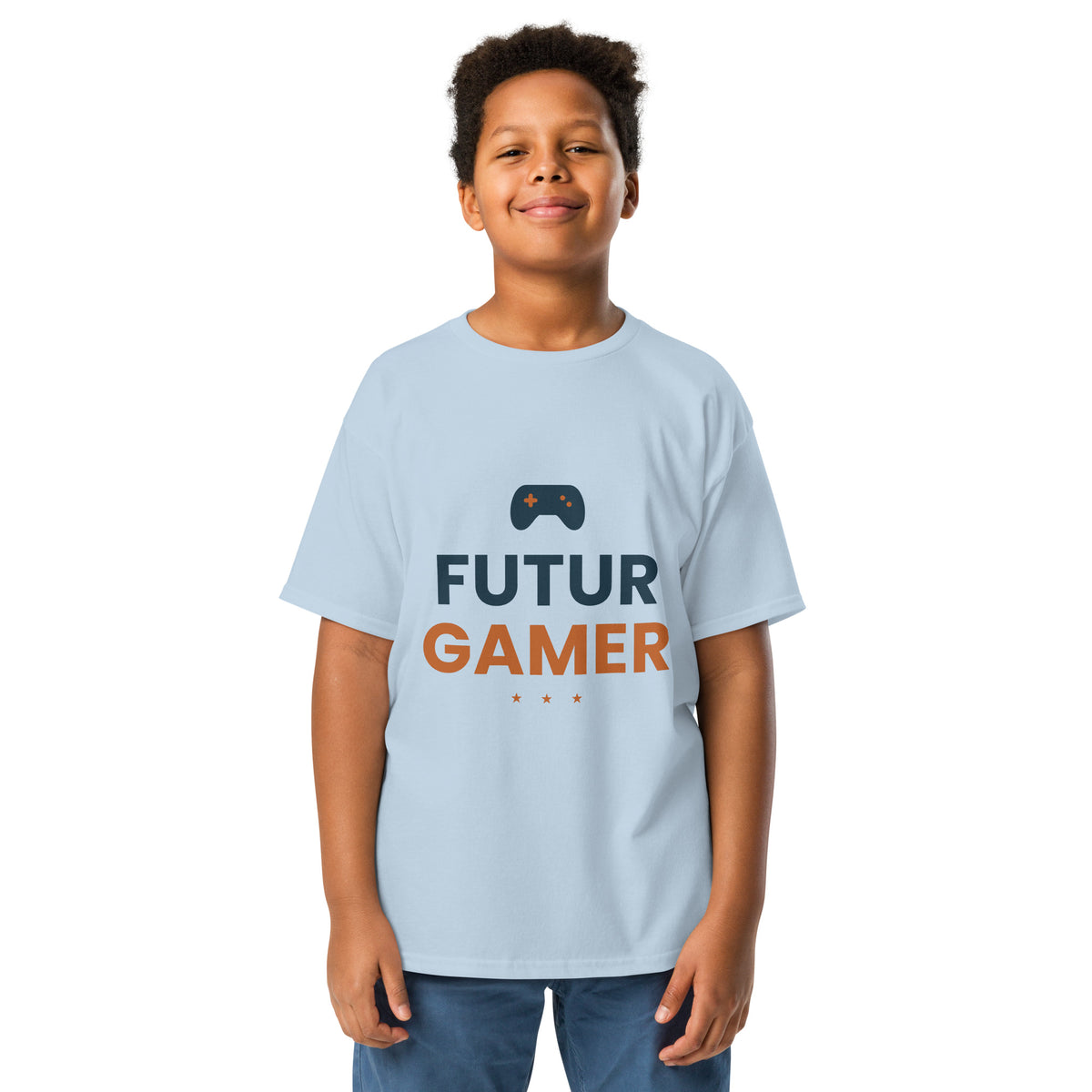 Tee-shirt enfant gamer personnalisé avec prénom porté – bleu ciel